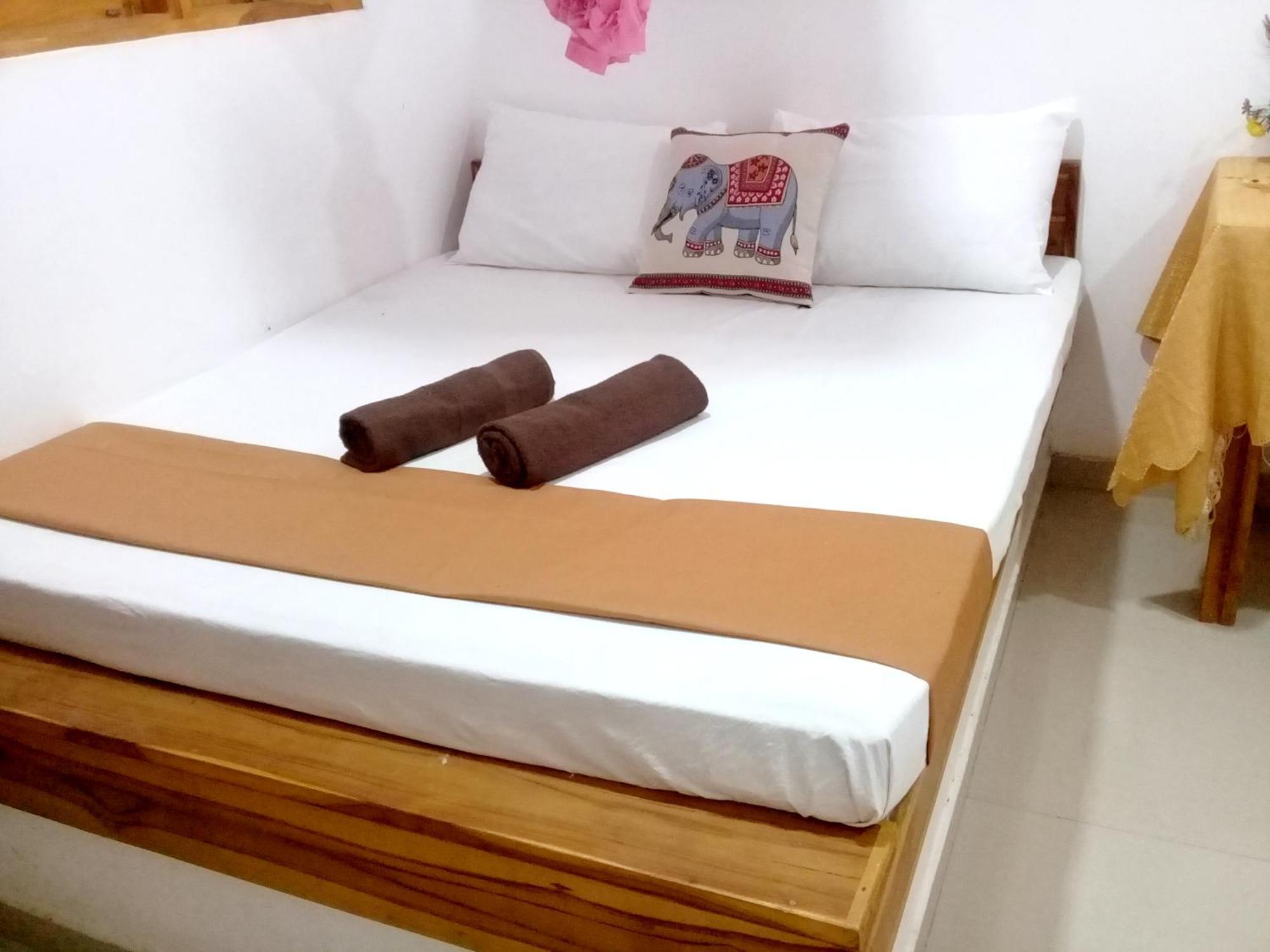 River Side & Swimming Pool Bed & Breakfast Udawalawe Exterior foto